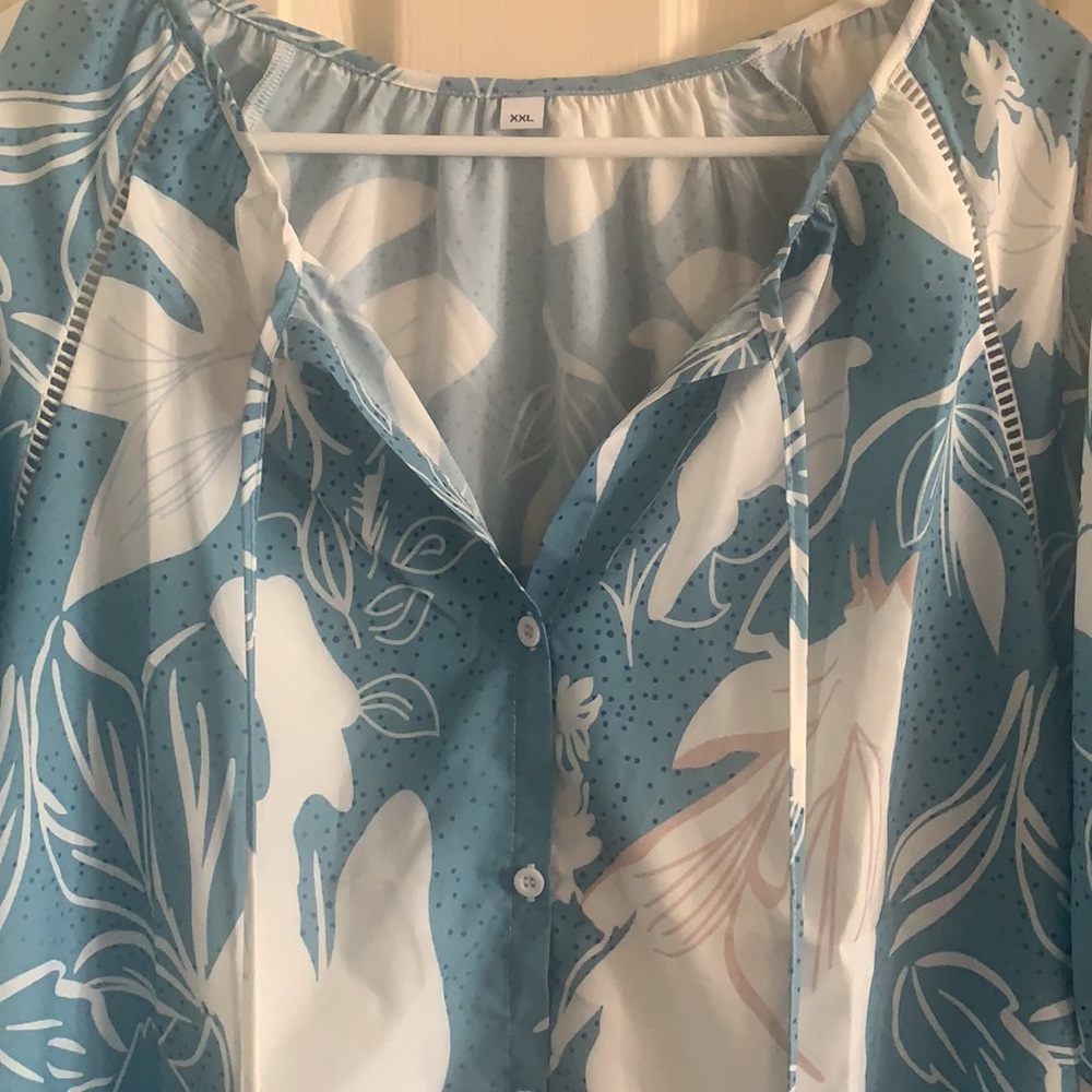 BABY BLUE FLORAL TOP - Picture 5 of 7